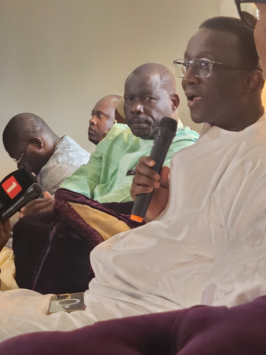 ibra_mamoudou's tweet photo. #Sénégal. A Tivaouane où il a passé la nuit, le #PresidentAB sera reçu par le Khalife gén. des tidianes, Serigne Babacar Sy Mansour. #AB s'est recueilli ds les mausolées de la ville sainte. Il est actuellement avec le Khalife de Ndiassane, Cheikh Bou Sidy Mahtar Kounta. https://t.co/49rxOM78sQ