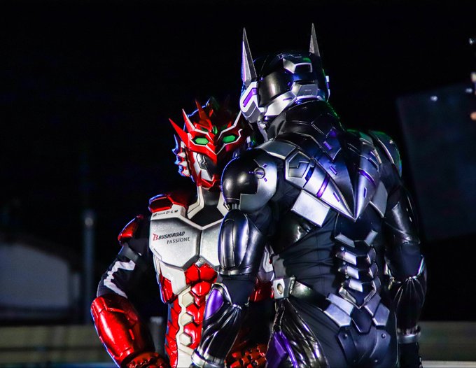 睨み合い#エルブレイブ#ヤバイ仮面 