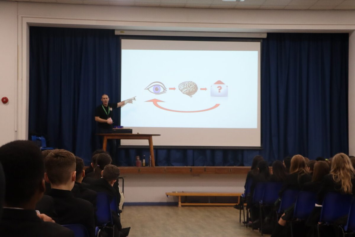 It was great to welcome Dr Matt Pritchard the iconic science magician to Lyndon School to perform his 'surprising science' show to Y7 to celebrate British Science week @BSW24 @DRMATTPRITCHARD What a fantastic show!