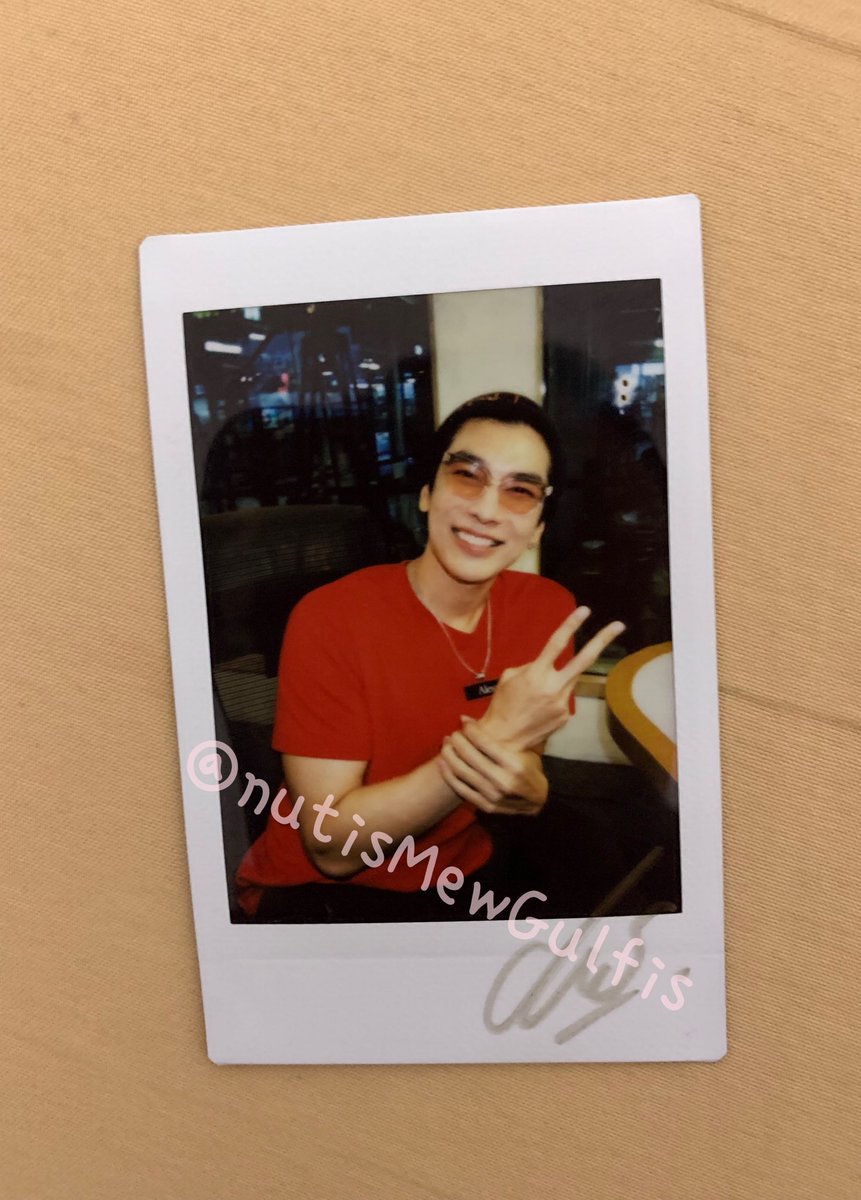 nutisMewGulfis's tweet photo. ส่งต่อค่ะ‼️
❥𓂃𓏧โพลาลอยด์พี่มิวพร้อมลายเซ็นสด พี่มิวชุดนี้มีใบเดียวในโลก🤭

WTS‼️
❥𓂃𓏧p’mew polaroid with real sign

สนใจ DM ค่ะ// Ask via dm ka

#ตลาดนัดmss 
#MewSuppasit 
#มิวศุภศิษฏ์ https://t.co/KZPqBd1DTG