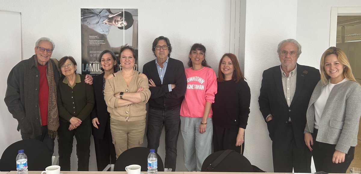 SgaeAudiovisual's tweet image. Hoy hemos tenido el privilegio de compartir un café con grandes figuras del cine español como Arantxa Aguirre, Cecilia Bartolomé, Jaime Chávarri, Manuel Gómez Pereira y Manuel Gutiérrez Aragón. Han hecho una radiografía de la situación actual. Y nos han dado una clase magistral.