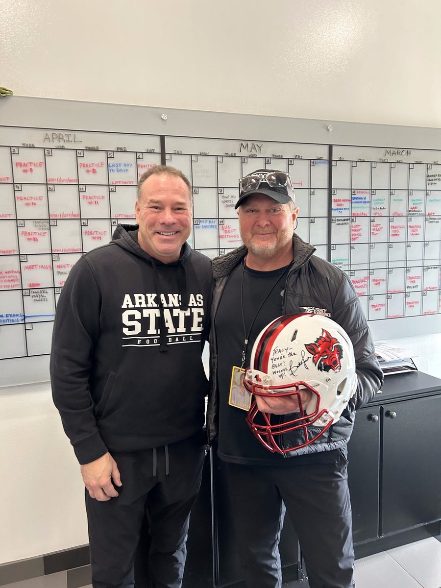 tracy_lawrence's tweet image. Another amazing weekend on the road! Salem, Pikeville and Jonesboro treated us oh so well. Can&apos;t wait to come back!
Special shout out to Coach Butch Jones, the @ArkansasStateFB staff and all the #redwolves for all the hospitality.

📷 Evan DeStefano