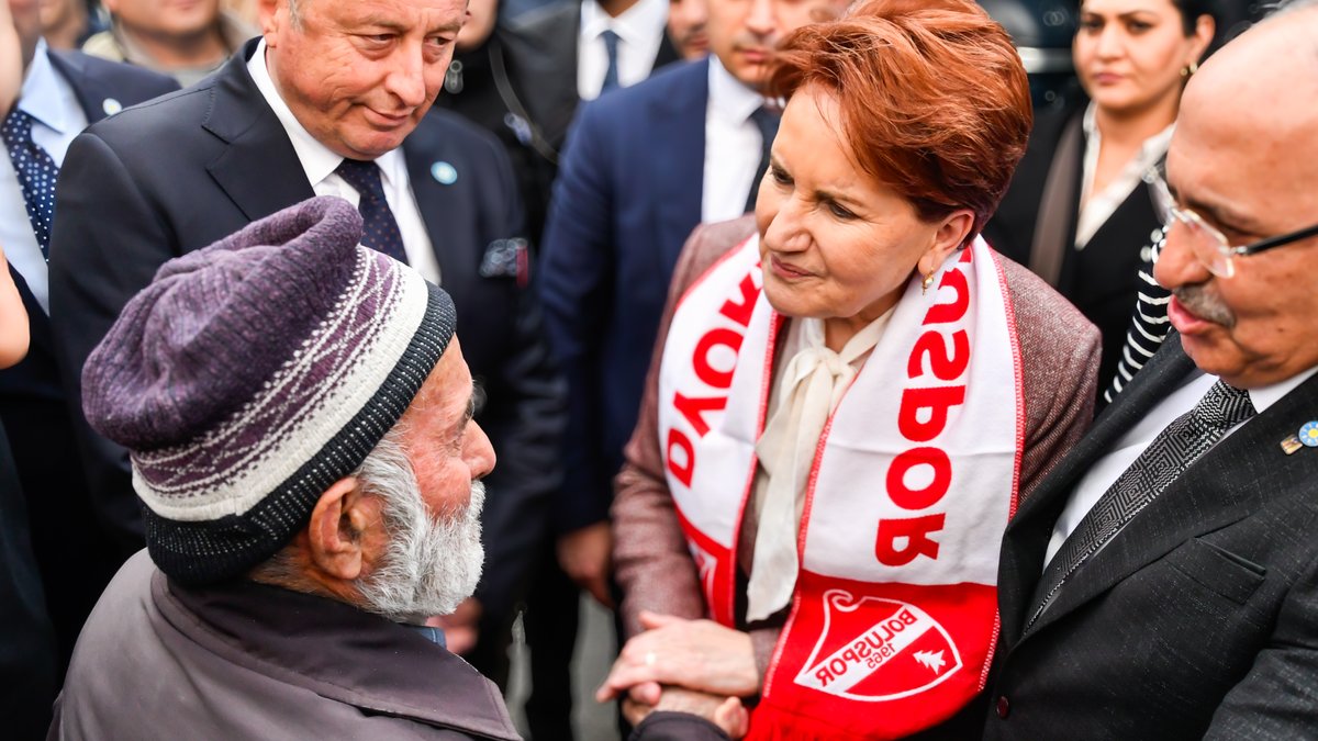 Bolu’da emekli maaşıyla iki torununu okutmaya çalışan bir dedeyle karşılaştık.

10 bin liraya muhtaç bırakılan emeklilerimiz için; milletimiz sandıkta, biz de mecliste tüm sorumlulardan hesap soracağız…