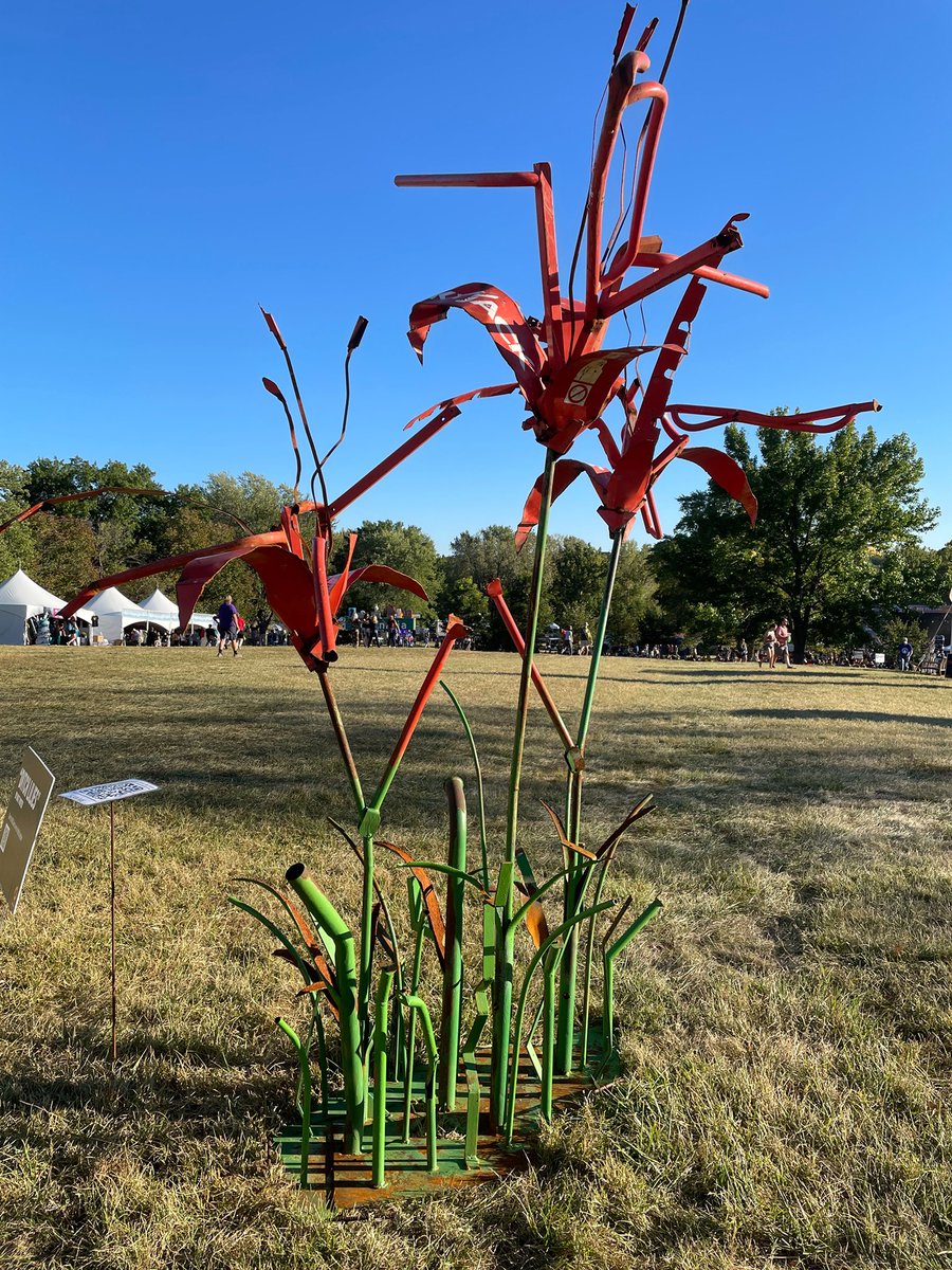 @equipment_share partnered with local artists to turn old equipment and parts into works of #art ! Check out the 8-foot tall lilies by Matt Moyer made up of recycled Skyjack parts. Coooool! 🙌 🤩 bit.ly/3GsXpYR