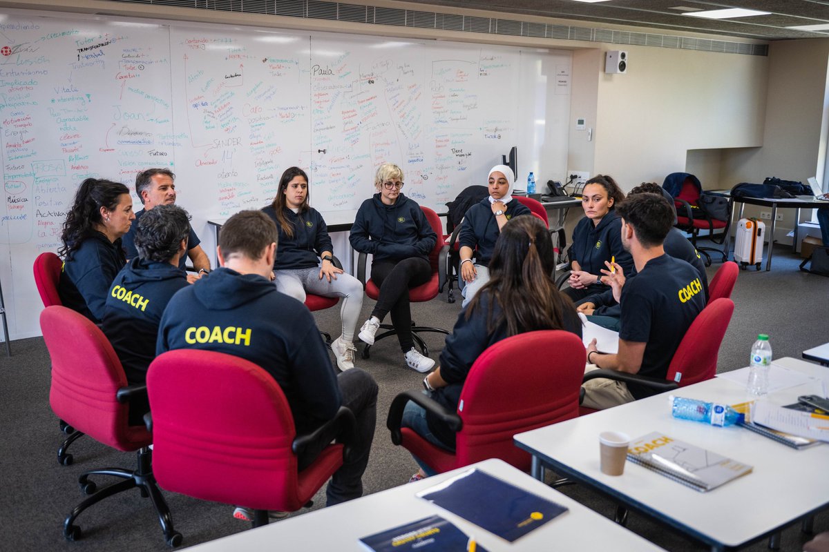 Nuevo Curso Coach finalizado con éxito! ✅️ Todos ellos, preparados para educar a los jóvenes de sus barrios utilizando el deporte como herramienta de transformación social. #CruyffLegacy #CreatingSpace #SocialTransformation