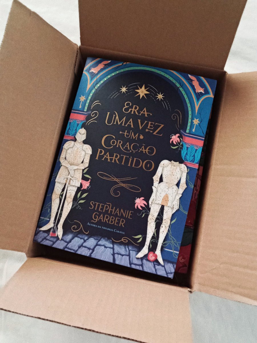 wisefloat's tweet photo. demorou uma eternidade mas finalmente esse unboxing está acontecendo 

thread de apreciação dessa trilogia https://t.co/fGbXrKKu6W