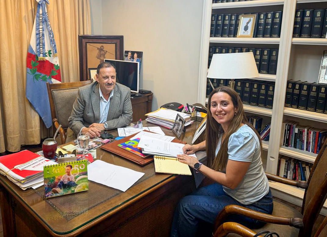 DataaRioja's tweet photo. La intendenta Virginia López se reunió con el Gobernador Ricardo Quintela para avanzar en soluciones concretas para el Departamento. https://t.co/a0hK61ixPO