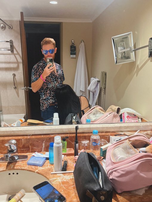 Anybody else&rsquo;s hotel bathroom get this dirty? 🥴 https://t.co/bIQ9qMQ4EY