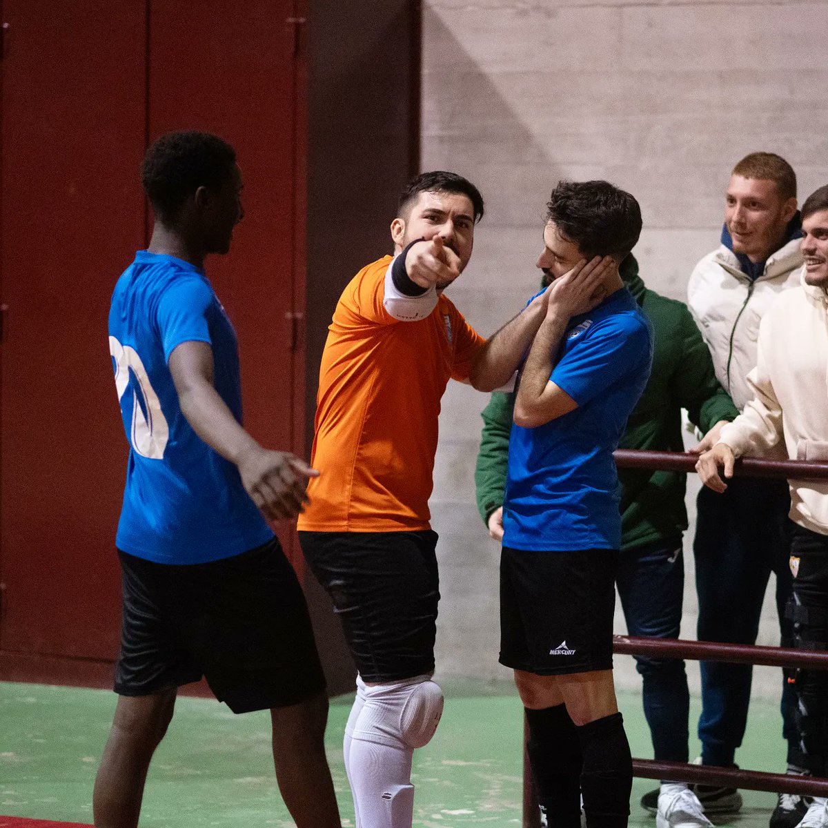 Tiempo de Futsal (@tdfutsal) on Twitter photo 𝙇𝘼 𝙐𝘿 𝙇𝘼 𝙃𝙊𝙔𝘼 𝘿𝙀 𝙀𝙇𝘾𝙃𝙀 𝘾𝙁𝙎 𝙎𝙀 𝙃𝘼𝘾𝙀 𝙁𝙐𝙀𝙍𝙏𝙀 𝙀𝙉 𝘾𝘼𝙎𝘼 𝙋𝘼𝙍𝘼 𝙑𝙀𝙉𝘾𝙀𝙍 𝘼𝙇 𝘾𝙊𝙇𝙄𝘿𝙀𝙍
✅ La <a href="/UdHoya/">UD La Hoya CFS</a> gana por 4️⃣-1️⃣ al <a href="/busot_fs/">C.D.Busot FS</a> en un partido marcado por la intensidad impuesta por el conjunto foiero durante buena parte del choque. 𝙇𝘼 𝙐𝘿 𝙇𝘼 𝙃𝙊𝙔𝘼 𝘿𝙀 𝙀𝙇𝘾𝙃𝙀 𝘾𝙁𝙎 𝙎𝙀 𝙃𝘼𝘾𝙀 𝙁𝙐𝙀𝙍𝙏𝙀 𝙀𝙉 𝘾𝘼𝙎𝘼 𝙋𝘼𝙍𝘼 𝙑𝙀𝙉𝘾𝙀𝙍 𝘼𝙇 𝘾𝙊𝙇𝙄𝘿𝙀𝙍
✅ La <a href="/UdHoya/">UD La Hoya CFS</a> gana por 4️⃣-1️⃣ al <a href="/busot_fs/">C.D.Busot FS</a> en un partido marcado por la intensidad impuesta por el conjunto foiero durante buena parte del choque.
