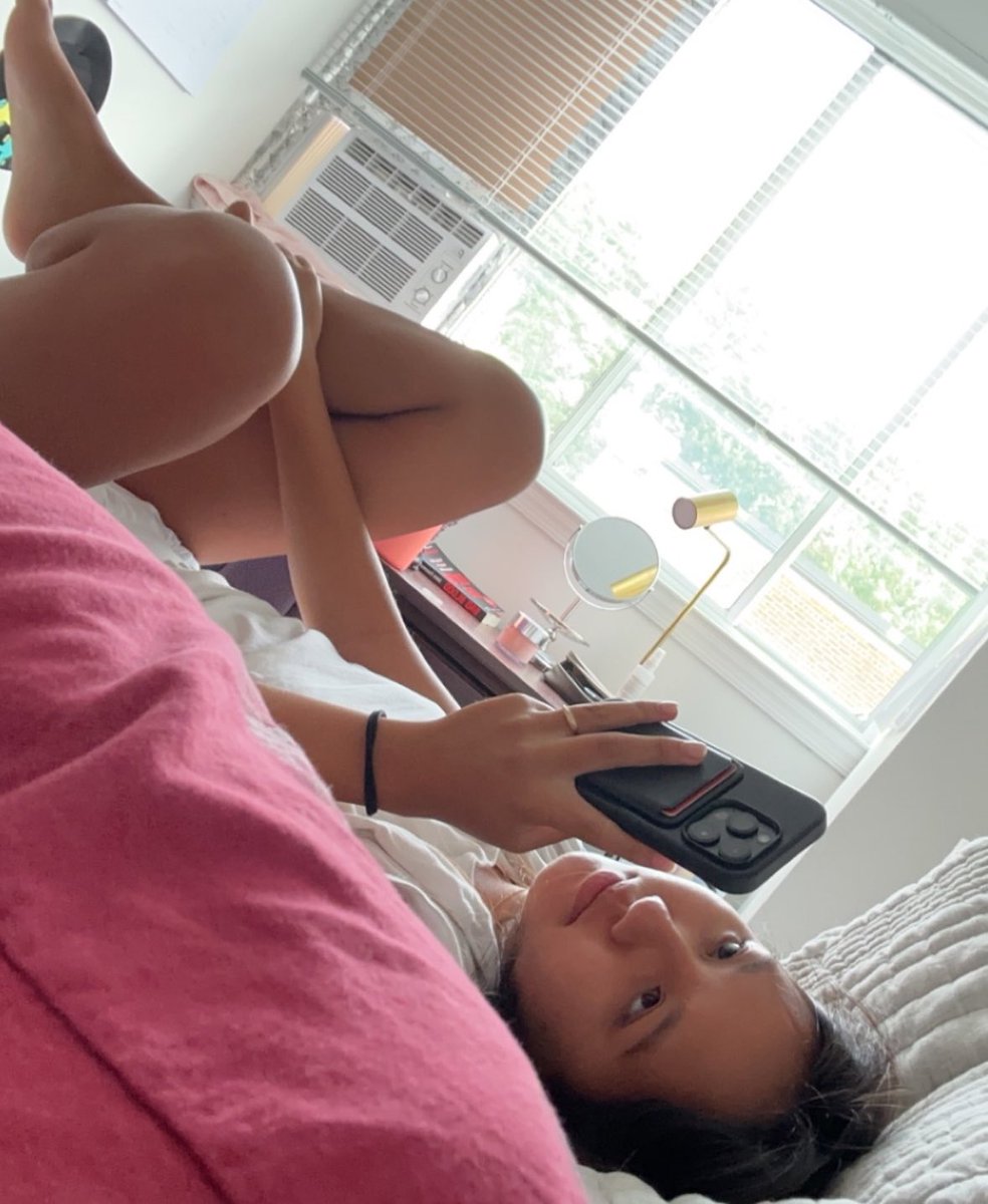 avemags's tweet photo. forced to be 22, born to be an iPad baby https://t.co/hcFE1ZosMc