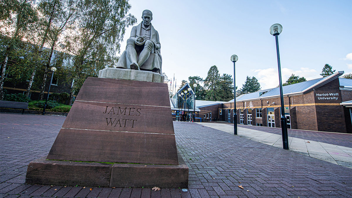 🌍Heriot-Watt is to help train a new generation of researchers in critical technologies through 6 new centres announced today. 💡

More here: tinyurl.com/yc5k2pbe

#HeriotWattUni #EPSRC_CDTs #NetZero #photonics @EPSRC @UKRI_News @DerryckReid @MercedesMarotoV @IDRICUK