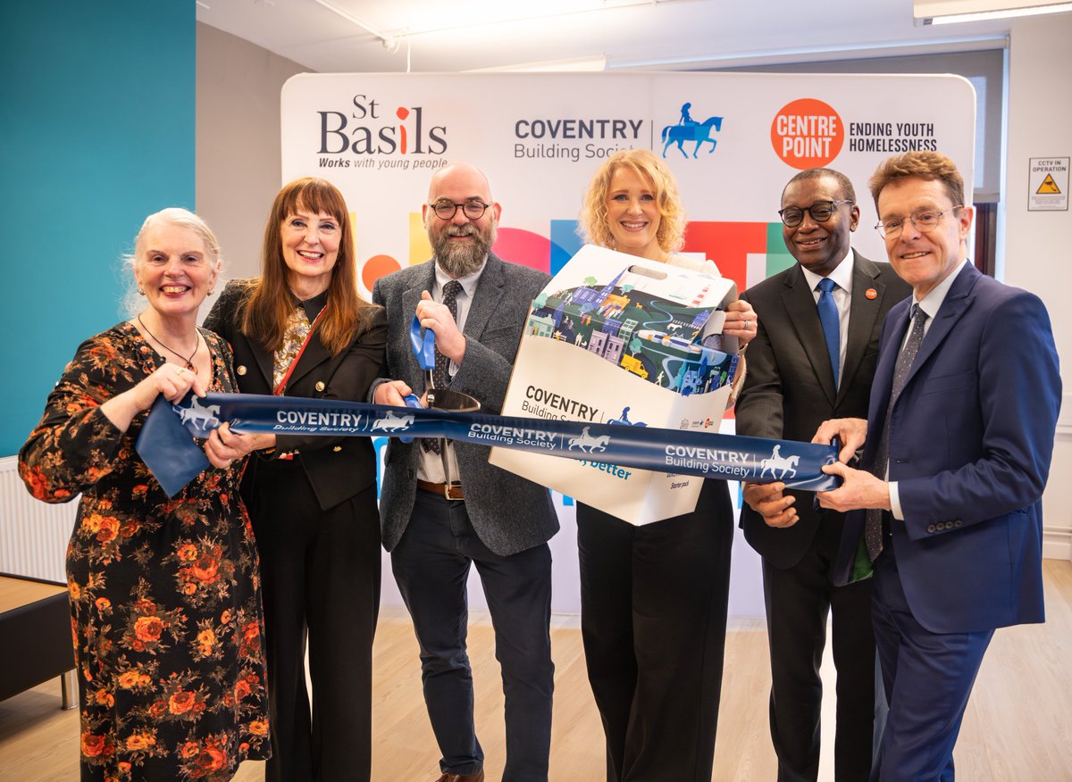 Today we opened a new Youth Hub, in partnership with @CoventryBS and @Centrepoint, and it could not have come at a more important time. This new hub is for any young person facing homelessness in Coventry, where they’ll be able to access a range of services. 1/2