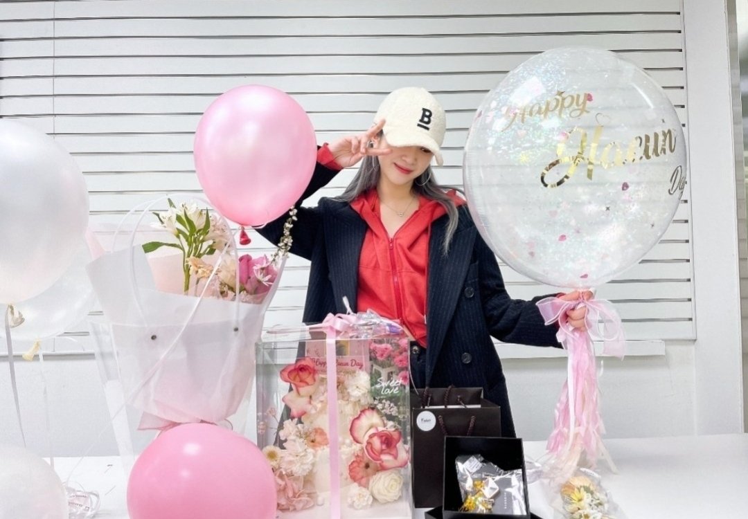 BakeP6's tweet photo. @npomvtt Have a most gorgeous Birthday 🌸🎂素敵な一年となりますように👑
#HappyHaeunDay #HAUENDAY 
#3YE #YUJI #YURIM #HAEUN https://t.co/gbrqp8XNNK