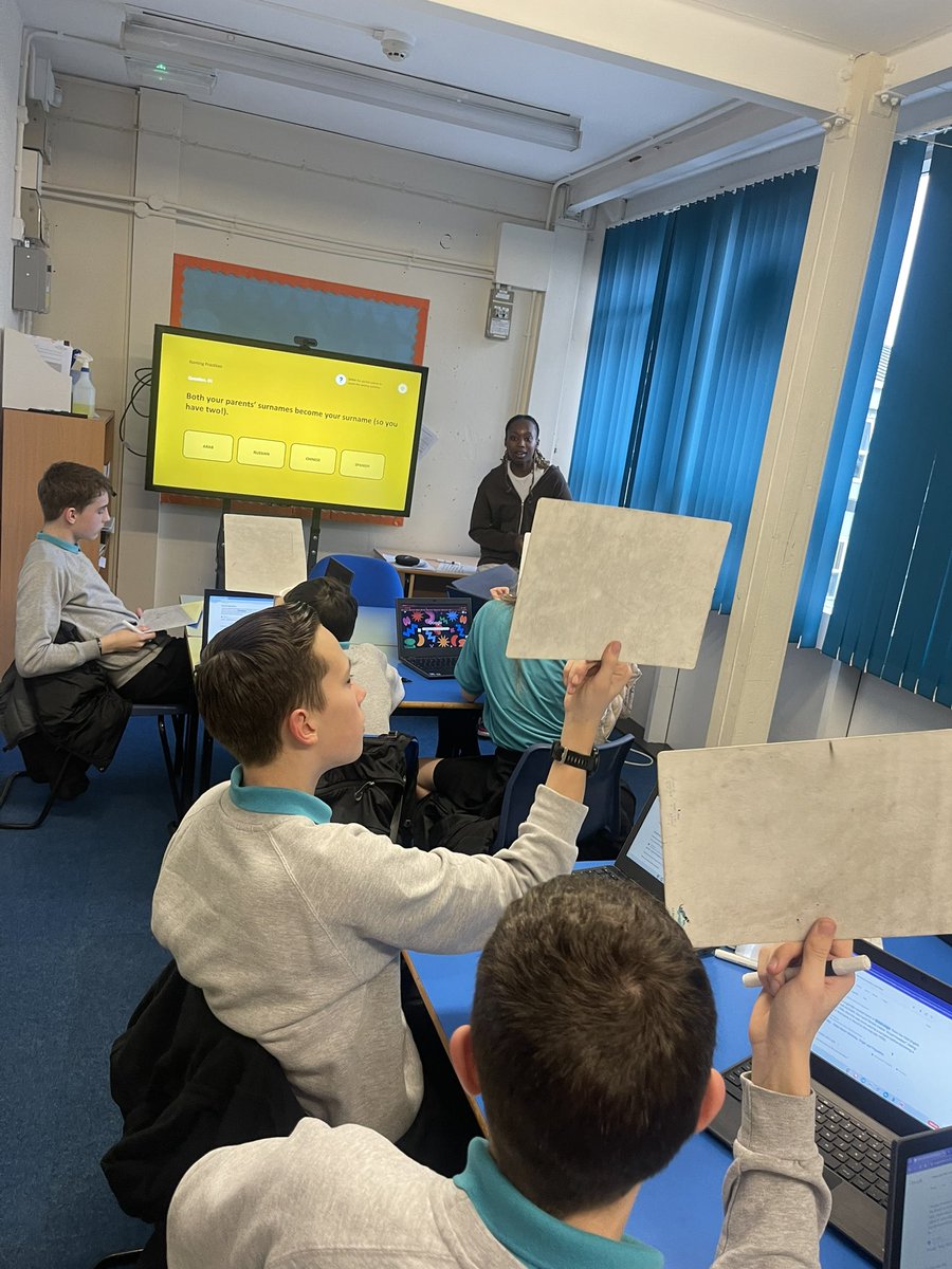 SbaenegLlan's tweet photo. Yr 9 pupils @yggllangynwyd had a very interesting first mentoring session from @SwanseaUni student Juanita this afternoon about the origin of different names ๐ช๐ธ๐ด๓ ง๓ ข๓ ท๓ ฌ๓ ณ๓ ฟ ยกMuchas gracias Juanita! @MFLMentoring #TimLlan https://t.co/cLcJuMTumN