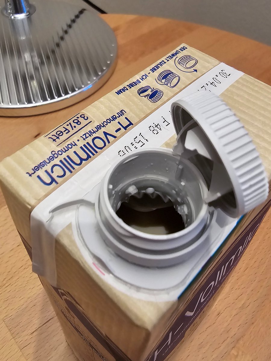 Der Deckel bleibt drauf! Und das gilt für alle leeren Getränkekartons und erst recht für Getränkekartons mit Tethered Caps, die ab Juli 24 Pflicht sind.

Warum? Nur so ist bestmögliches Recycling garantiert,  z. B. in der PE-Alu-Recyclinganlage Palurec.