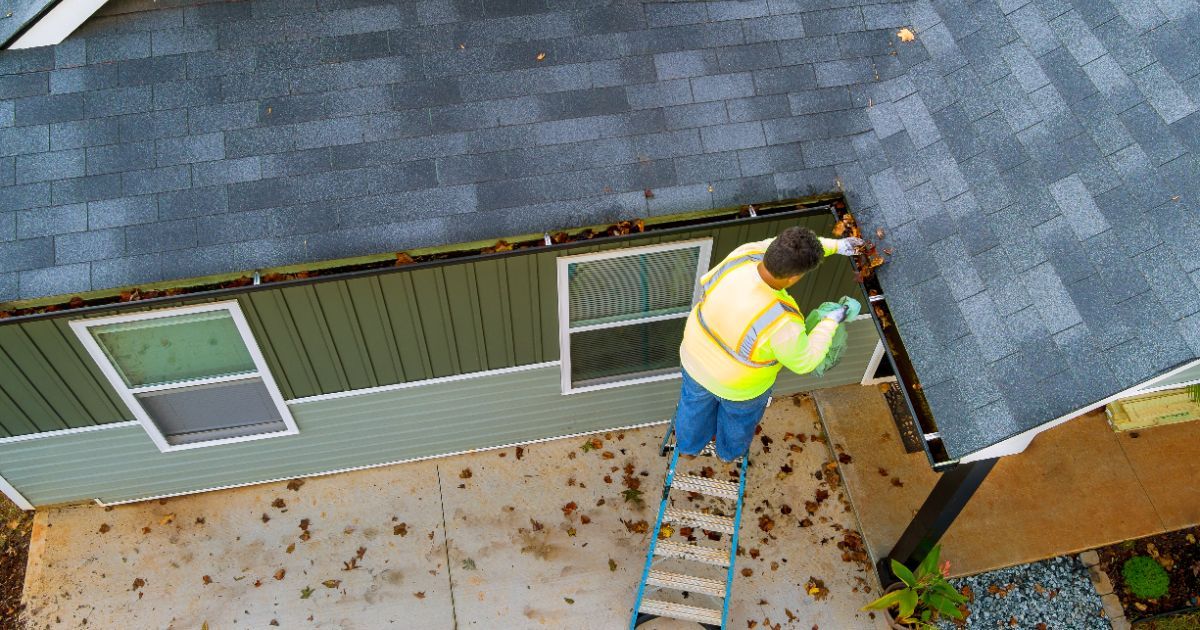 BranchServices's tweet photo. With spring right around the corner, have you finished your winter housing checklist?
Unclog your gutters of leaves, sticks, and other debris to prevent water damage, and issues with insects and rodents.
#branchservices #longisland #house #home #checklist #maintenance #winter https://t.co/jYZ9i0MosF