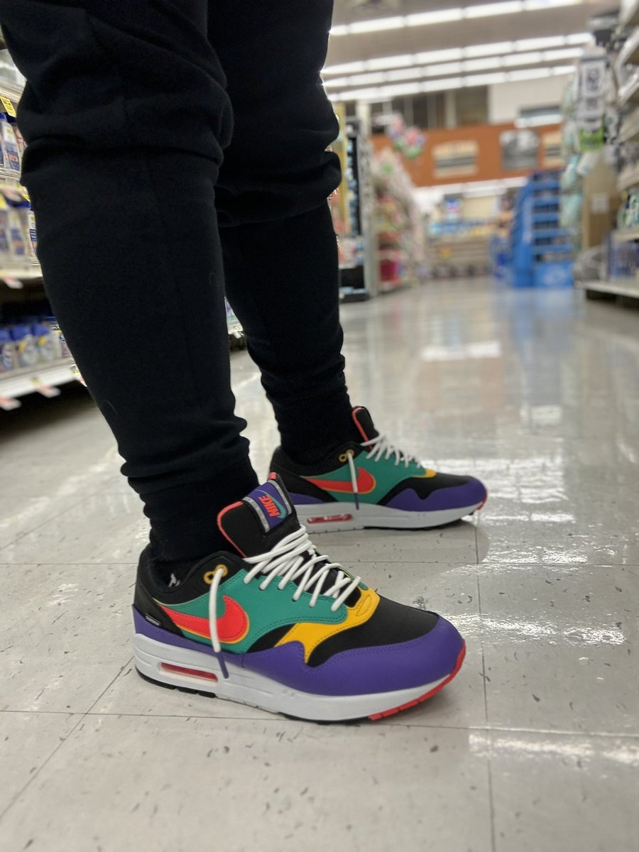 air max 1 se windbreaker on feet