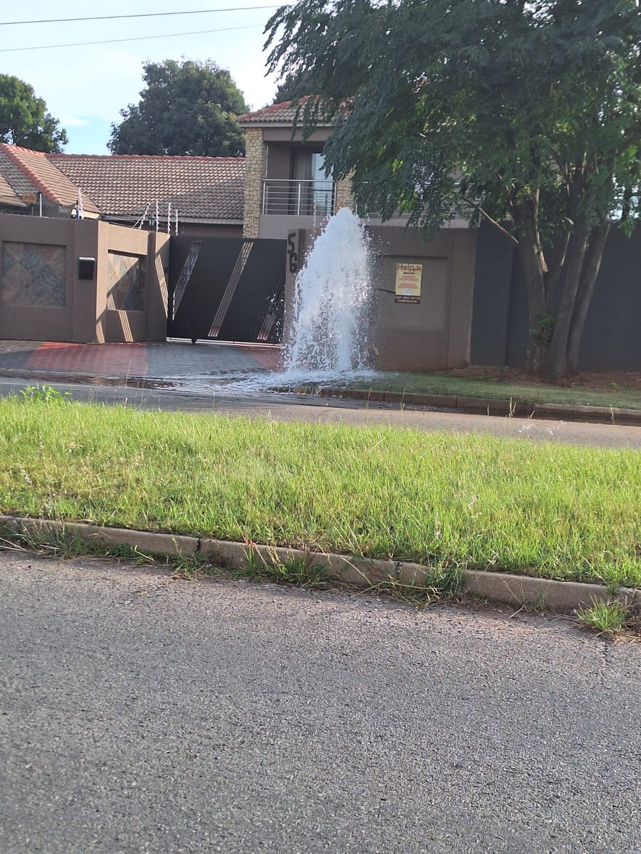 foetakrige's tweet photo. Water water everywhere, but not a drop to drink! 56 Louis Botha Ave, Florida Park.@JHBWater https://t.co/Jzy1BVgjR5