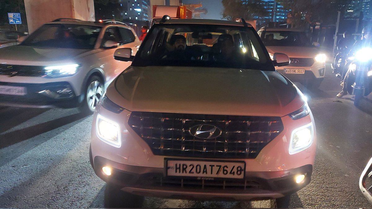 PRyadav2327's tweet photo. The 4-Wheeler (HR20AT7648) guy had hit my bike from behind on ORR today, near Marathahalli. Thought to avoid traffic jam, I had parked my bike aside and asked him to stop ahead but he jsut fled. @blrcitytraffic @BlrCityPolice @3rdEyeDude Please help. https://t.co/xM7Dt7RrI9