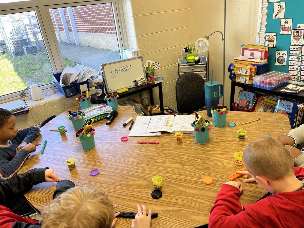 tech_ventures's tweet photo. Identifying phonemes with play dough to sound out and spell words is so much fun! Thank you Veronica Peek for this awesome idea! @NSESDolphins @Jody4edu @SPSEnglish https://t.co/MdJkdm6Cb3