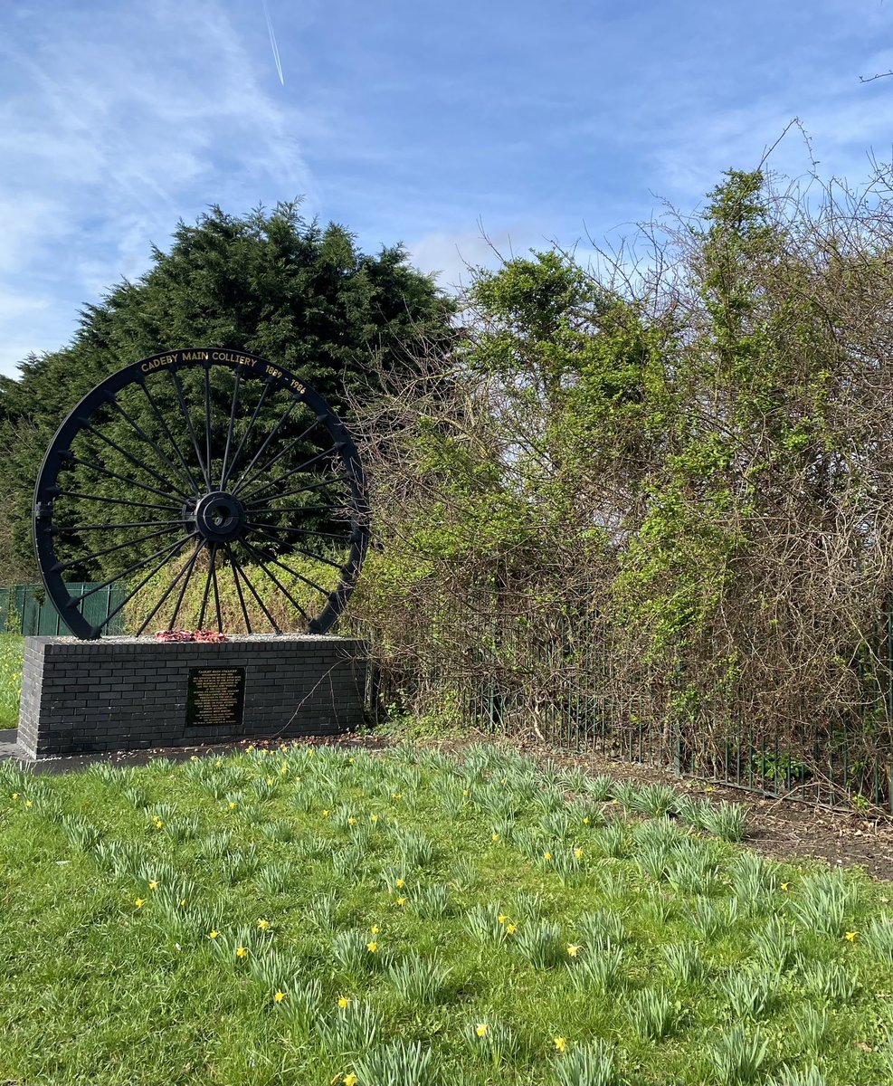 Rows of daffodils in the green blue sky and a black winding wheel made me think of the mine across the valley that so many walked never to return. 

The Cadeby Main Colliery Memorial, Denaby Main
@PaulDragonwolf1 @lynnfinlay1 @Miners_Strike @MayorRos @donnyfarmshop @IMcMillan