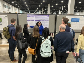 Thanks to all who stopped by MPEC's poster presentations at #CROI2024 Here is Drs. Ingrid Bassett and Mario Songane presenting their posters! @MGH_RI @EGPAF @HarvardCFAR