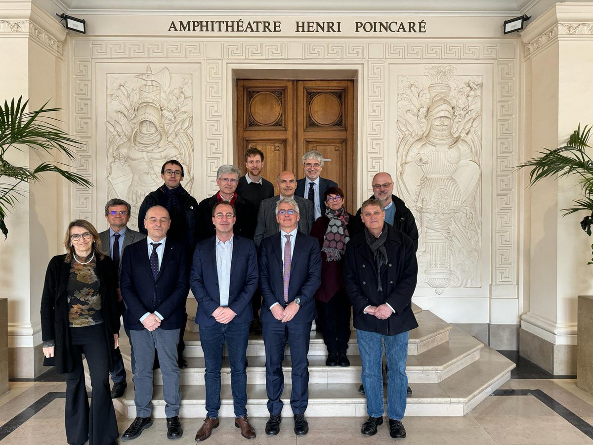 zoccoli_antonio's tweet photo. Dalla fisica nucleare ai Laboratori di Legnaro INFN e a #GANIL ai grandi esperimenti per #neutrini, dal @cern al futuro dell'#astrofisica e a #EinsteinTelescope: oggi a Parigi, il bilaterale INFN-CEA è stata l'occasione per guardare insieme al futuro della ricerca in fisica. https://t.co/hpV9cmlmGs