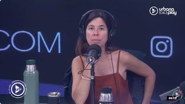 JnCrzFrnndz's tweet photo. sentada entre dos termos Stanley, María O´Donnell manifiesta su preocupación por el futuro de la industria nacional ante la apertura económica de Milei https://t.co/WM60BjJzzx