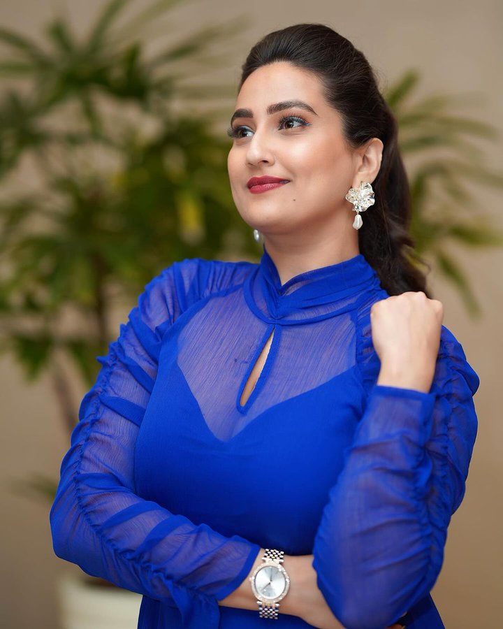 GIetCi6bIAArrzh?format=jpg&name=900x900