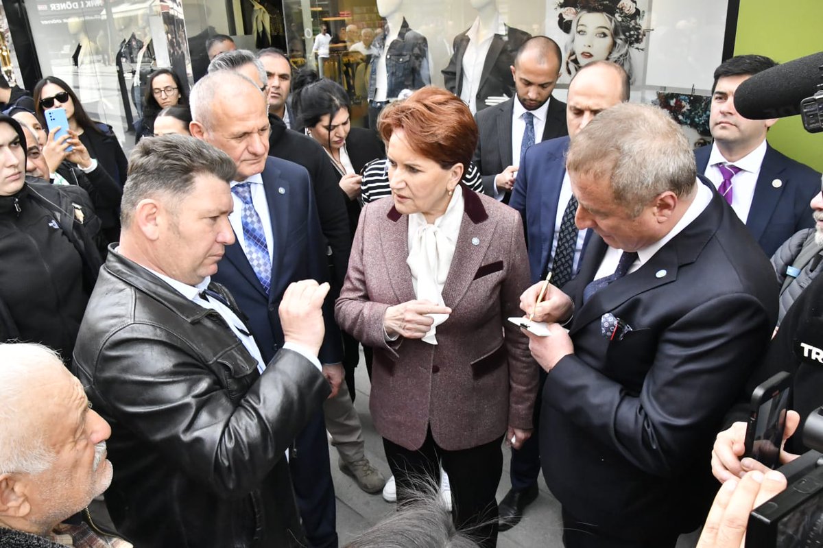 _hakanolgun's tweet photo. Genel Başkanımız Sayın Meral Akşener ile birlikte bugün Düzce'deyiz.

Düzceli vatandaşlarımızdan, milletin önüne atılan tüm taşları birer birer kaldırmak ve siyasette hakkıyla rekabetin önünü açmak için güç istedik, söz aldık.

Milletimizi hakkı olan siyaset anlayışıyla yeniden buluşturmanın bizde sözünü veriyoruz..!