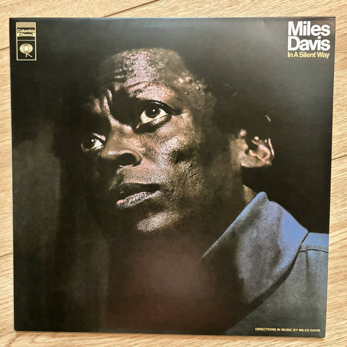CMoneyKS's tweet photo. #TuesdayMorningVinyl #MilesDavis #InASilentWay #WayneShorter @herbiehancock #JoeZawinul #ChickCorea
This is a beautiful album, almost ambient music. Cut during the same timeframe and produced by the same #TeoMacero it’s almost the anti #BitchesBrew. Imminently more listenable. https://t.co/p9OCMpKhH3