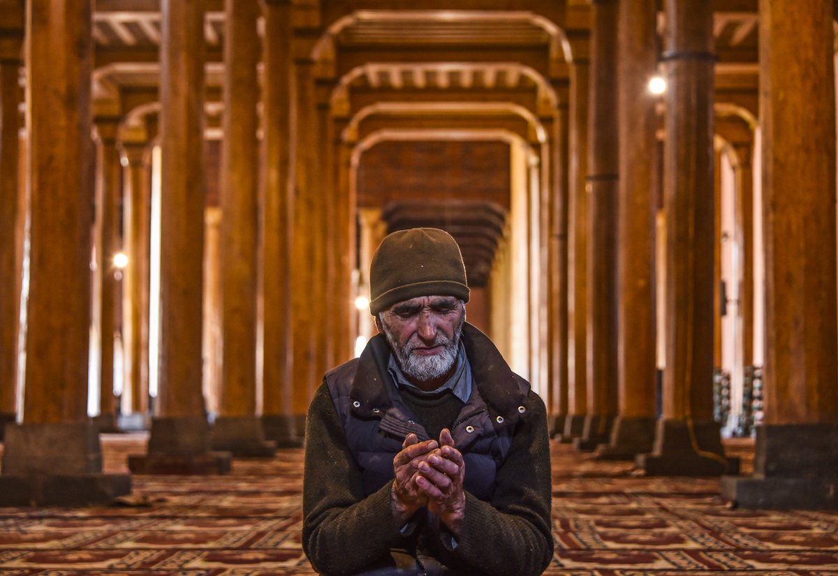 bhat_abid's tweet photo. #ramadhan2024 #ramadanmubarak #Kashmir #Jamiamasjid #Srinagar #Pray #Prayer #Quran #fasting https://t.co/NRcaWrqs9G