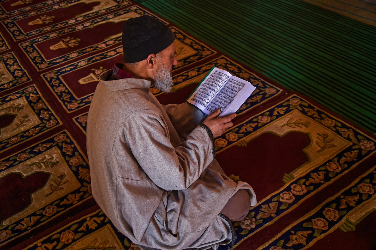 bhat_abid's tweet photo. #ramadhan2024 #ramadanmubarak #Kashmir #Jamiamasjid #Srinagar #Pray #Prayer #Quran #fasting https://t.co/NRcaWrqs9G