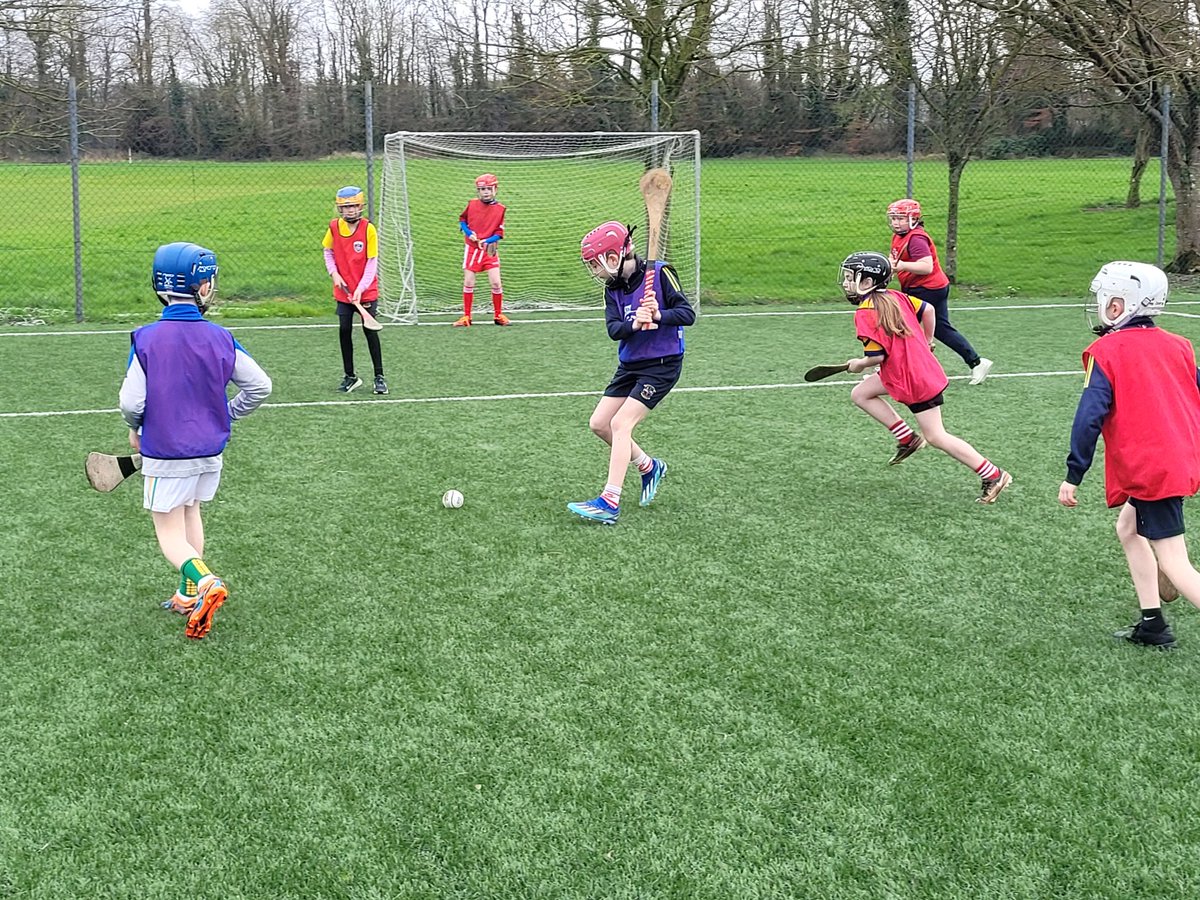 GdaNorthTipp's tweet photo. Great day of hurling in @CCRoscrea with our 4th Class AstroTurf Hurling Blitz! Many thanks to Brendan and all the TY students for their help in running the event. Over 200 kids out enjoying hurling 🇺🇦👏 @gurtagarry @NsMoneygall @scoileoinros @CorvilleNS @BishopHartyNS @KilkearyNS https://t.co/mBTWvm4ecJ