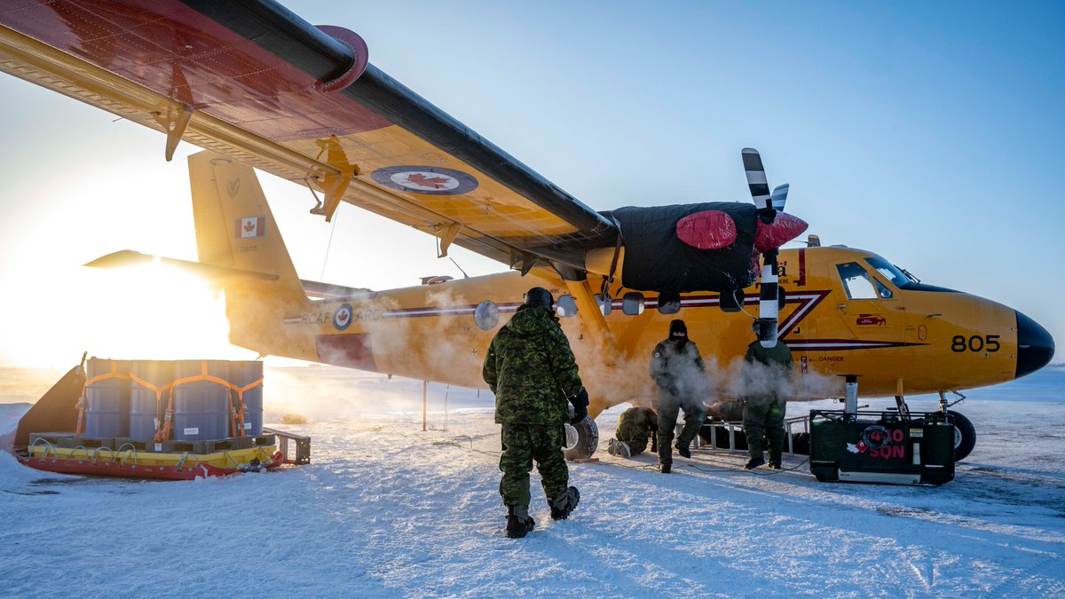 RCAFOperations's tweet photo. #DYK that a #RCAF CC-138 Twin Otter has been transporting supplies and personnel in and out of austere locations on sea ice for Op #IceCamp 2024, a 🇺🇸 led operation to test and evaluate operational capabilities in the Arctic. @RCAF_ARC #StrongerTogether https://t.co/4zlBLOZjju