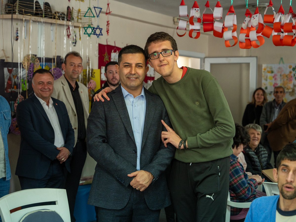 omergunel's tweet photo. Erdoğan Öven Engelliler Köyü’nde Kuşadası Engellileri Koruma Derneği Başkanı Canan Güler’i ve eğitim alan engelli kardeşlerimizi ziyaret ettik. 

Türkiye’de benzeri olmayan bu güzel oluşuma gereken desteği her daim sağlıyor olmaktan dolayı çok mutluyum. Engelsiz bir Kuşadası için yeni dönemimizde de çalışmalarımıza devam edeceğiz.