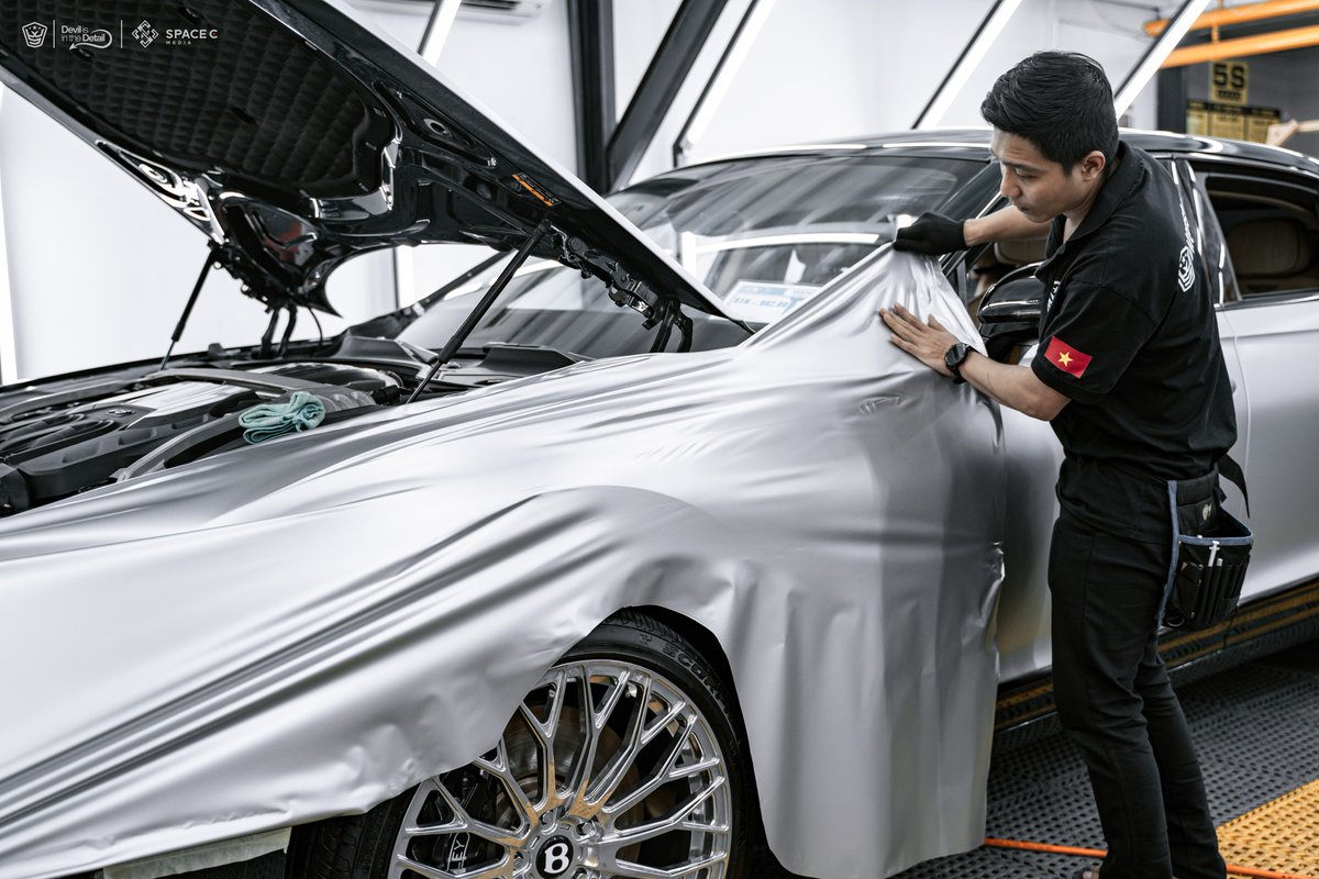 wrapstylevn's tweet photo. Quá trình may đo cắt xẻ bộ cánh bạc cho Bentley Flying Spur
-
#bentleyflyingspur #wrapstylevietnam #wrapstyle https://t.co/C9Pn9itXeh