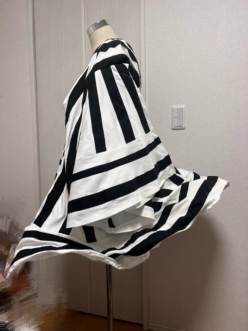 ウァァァァァァ色々甘くて予想より重さに負けたけど、もうこれで許してくれ!何これもうほぼ造形。人生でトップ5に入るくらいしんどかったぁぁぁ形状記憶羽織ver.アイディアしたくろまさん( )天才!!だけど頭おかしい!!#47制作 