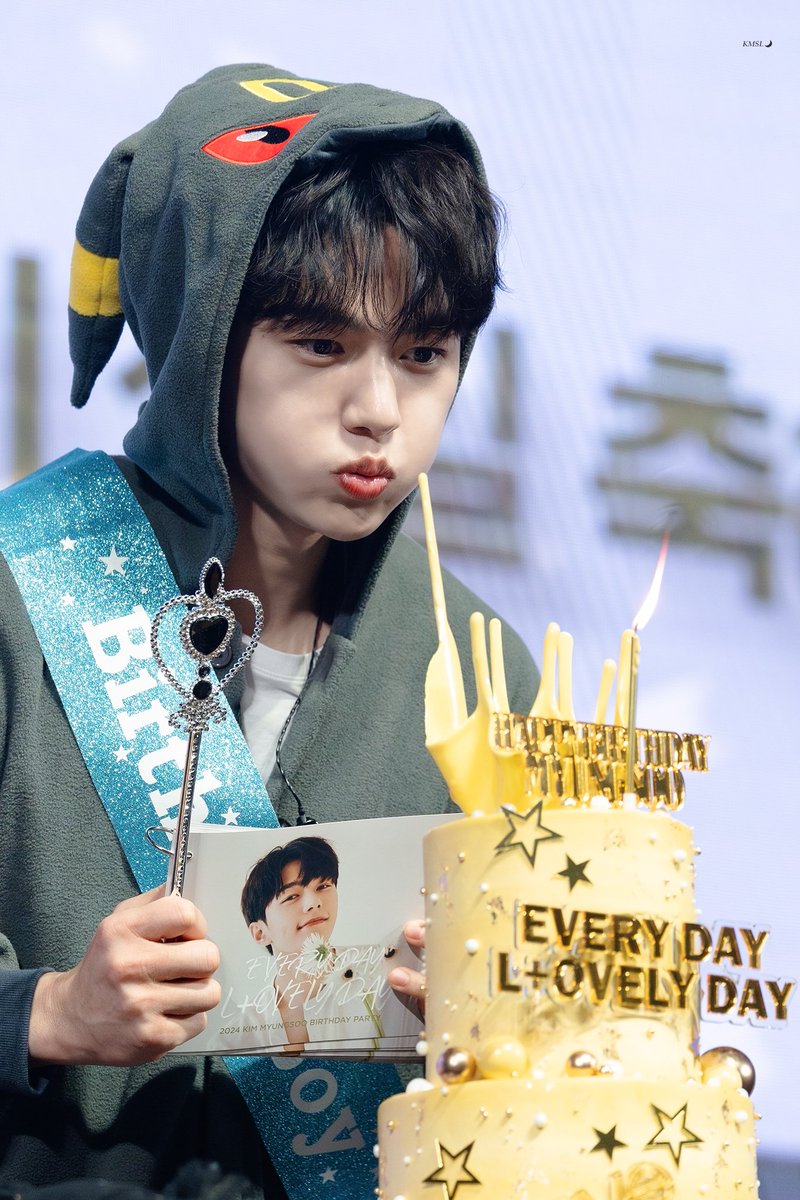 pieceofmoon313's tweet photo. 🎂
#봄날의_명수_생일축하해
#Happy32ndLDay
#HappyLDay https://t.co/9RT01sCJ9u
