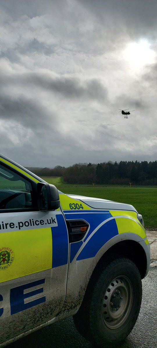 Police are looking for a #MitsubishiShogunSport that has been driving through hedges and fields in the #Totford #NorthWarnborough and #RafOdiham areas.  This vehicle doesn't have any number plates and is being driven at high speeds  #OpGalileo HareCoursing  #HantsPolRural 23206.