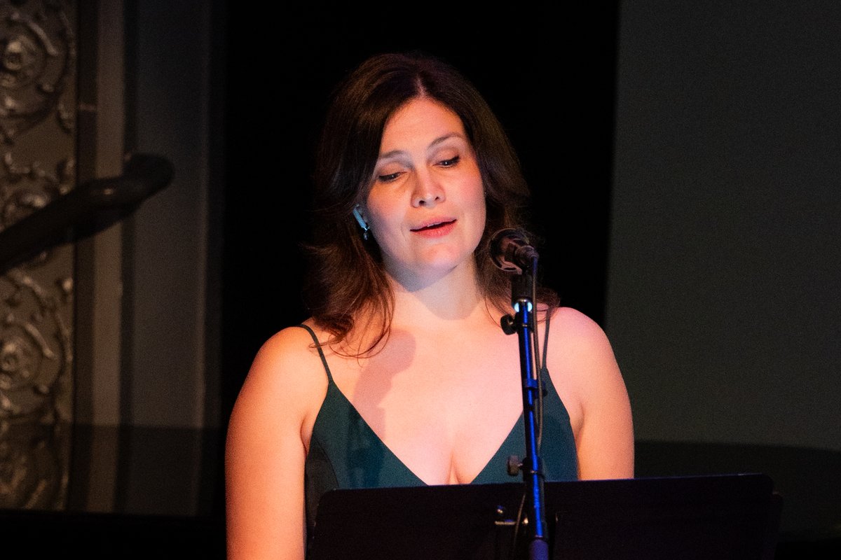 Contemporaneous tweet media