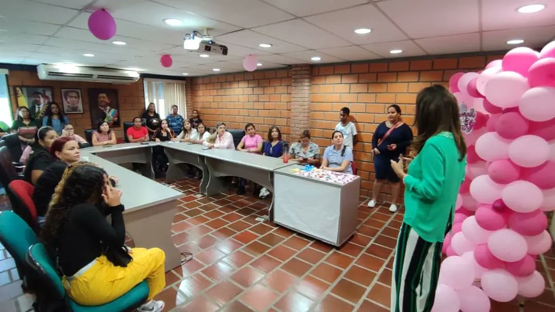 CORPOELECBAR_'s tweet image. Para honrar el Día Internacional de la Mujer, #Asoelec y Fasmee realizaro una Gran Jornada Integral en el estado Barinas, donde desarrollaron actividades para reconocer la importancia de la energía femenina en el sector eléctrico. 
#VenezuelaMujer