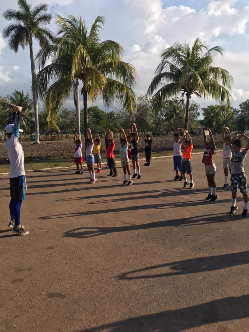 Estudiantes de IV año de la <a href="/CulturaFisica/">Facultad de Cultura Física,Isla de la Juventud</a> de la <a href="/uij_jmo/">Universidad JMO</a> desarrollando su practica laboral en la enseñanza primaria <a href="/NoelMel03027189/">Noel Melendez</a> <a href="/RivesYadir80531/">yadira rives fernandez</a> <a href="/FeuUij21781/">@FEU_UIJ</a>