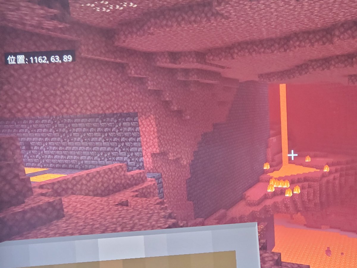 minecraft_coro's tweet image. 🆕️マイクラ102日目😭
やった～＼(^-^)／ついに見つけた！
大変だったぁ( ；∀；)
やっとネザライト装備が作れる！
#マインクラフト
#マイクラ統合版