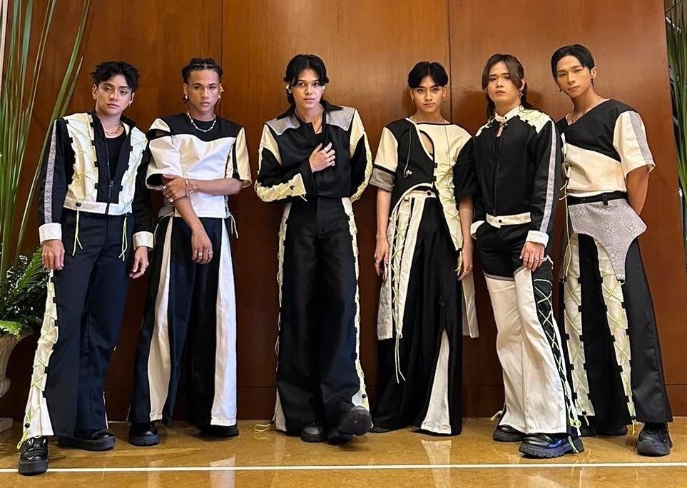 PPopTita's tweet photo. Resounding YES to these insights. It is why I try to support #PPOP and fiercely advocate for @Official_ALAMAT who represent its vision+ideals. The music and advocacy of #ALAMAT continue to be the draw for me since pre-debut days. I am not merely stanning a group, I #StanPinoy🇵🇭 https://t.co/9xSIviWVhJ