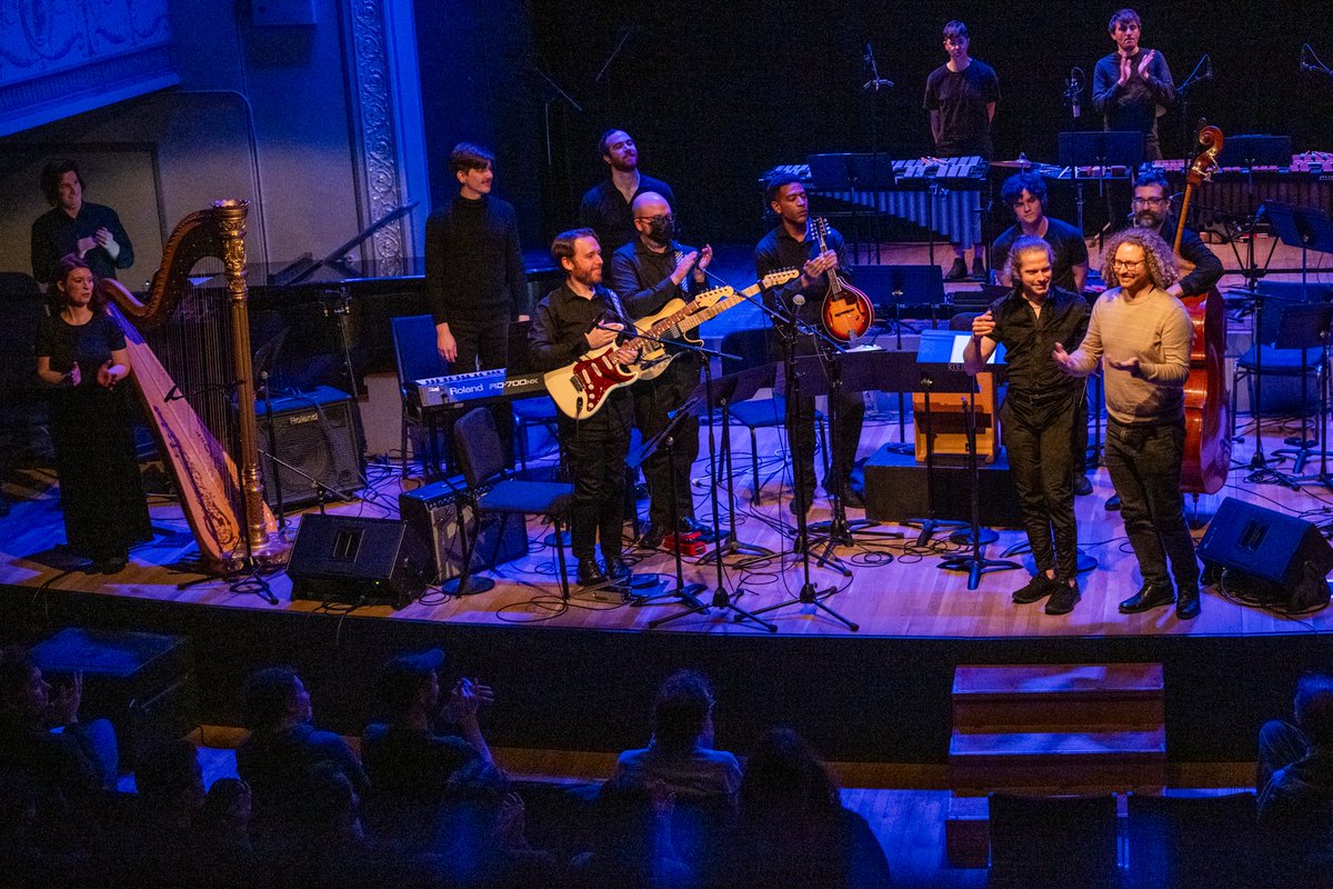 Contemporaneous tweet media