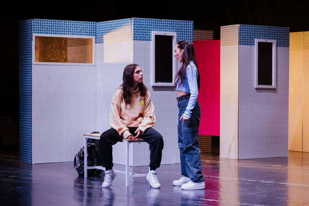 ElRabaldePinto's tweet photo. Todavía estás a tiempo de comprar tus entradas para ver Fake Reality, teatro para jóvenes, este viernes a las 20:00 horas. Entradas en https://t.co/iBAcLCNhO0 @AytoPinto https://t.co/kNWACbfBkS