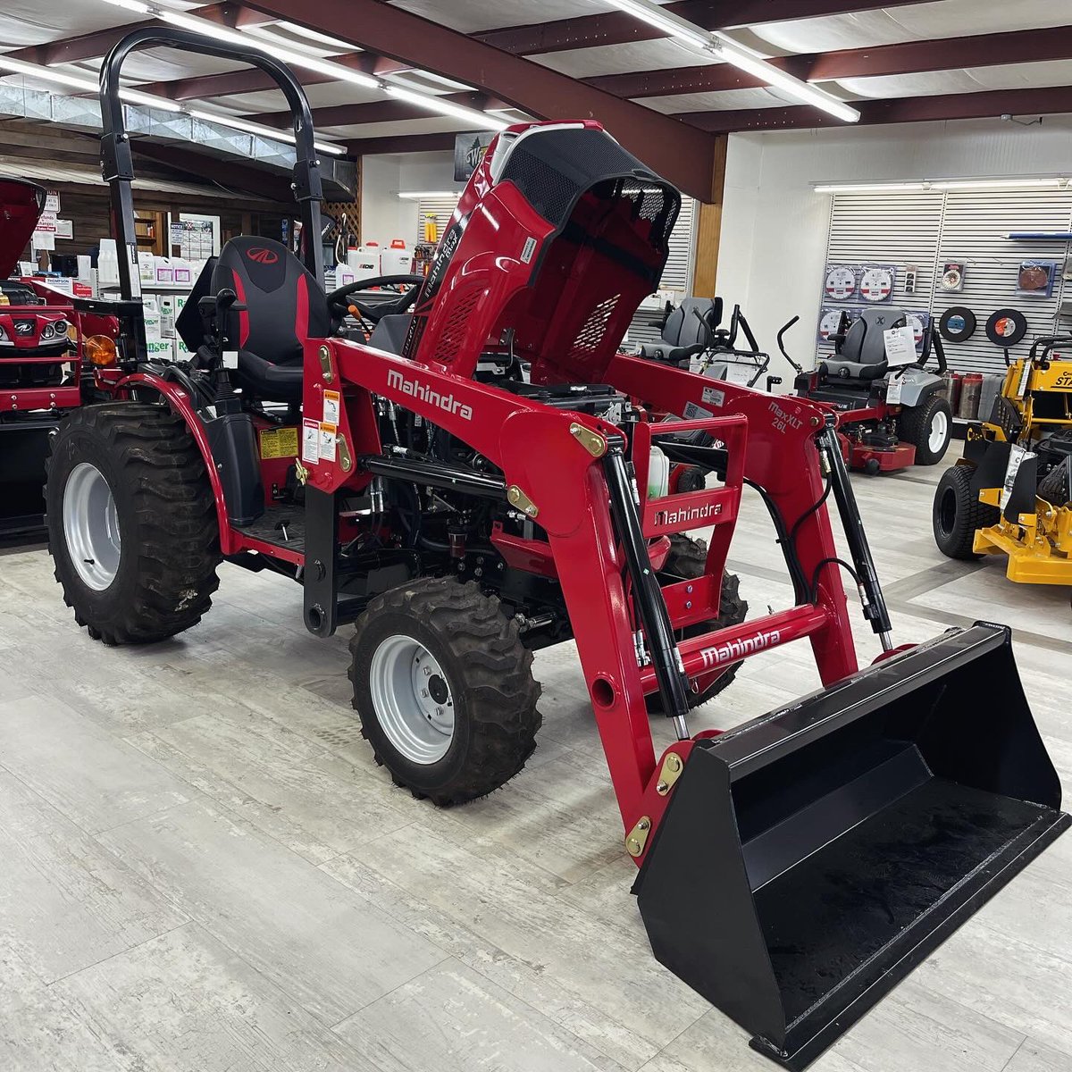 ThompsonRental's tweet photo. Get 0% for 84 months with approved credit on the Mahindra 26 XLT ➡️ 877 S Lake Dr. Lexington, SC 📞 803.736.7268, press 3
.
.
#lexingtonsc #mahindradealer #mahindratractors #tractordealer #southcarolina #columbiasc #scsmallbusiness #shoplocal #supportlocal https://t.co/HLIUW0Xc3f
