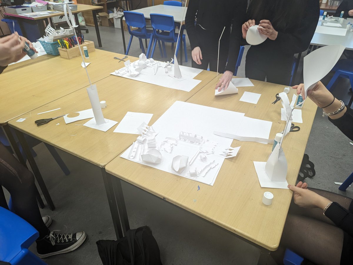 S2 learning paper skills and challenged to build the tallest building using 2x sheets paper and a straw. Well done Beth for taking 1st place!! <a href="/morganacademy1/">Morgan Academy</a>