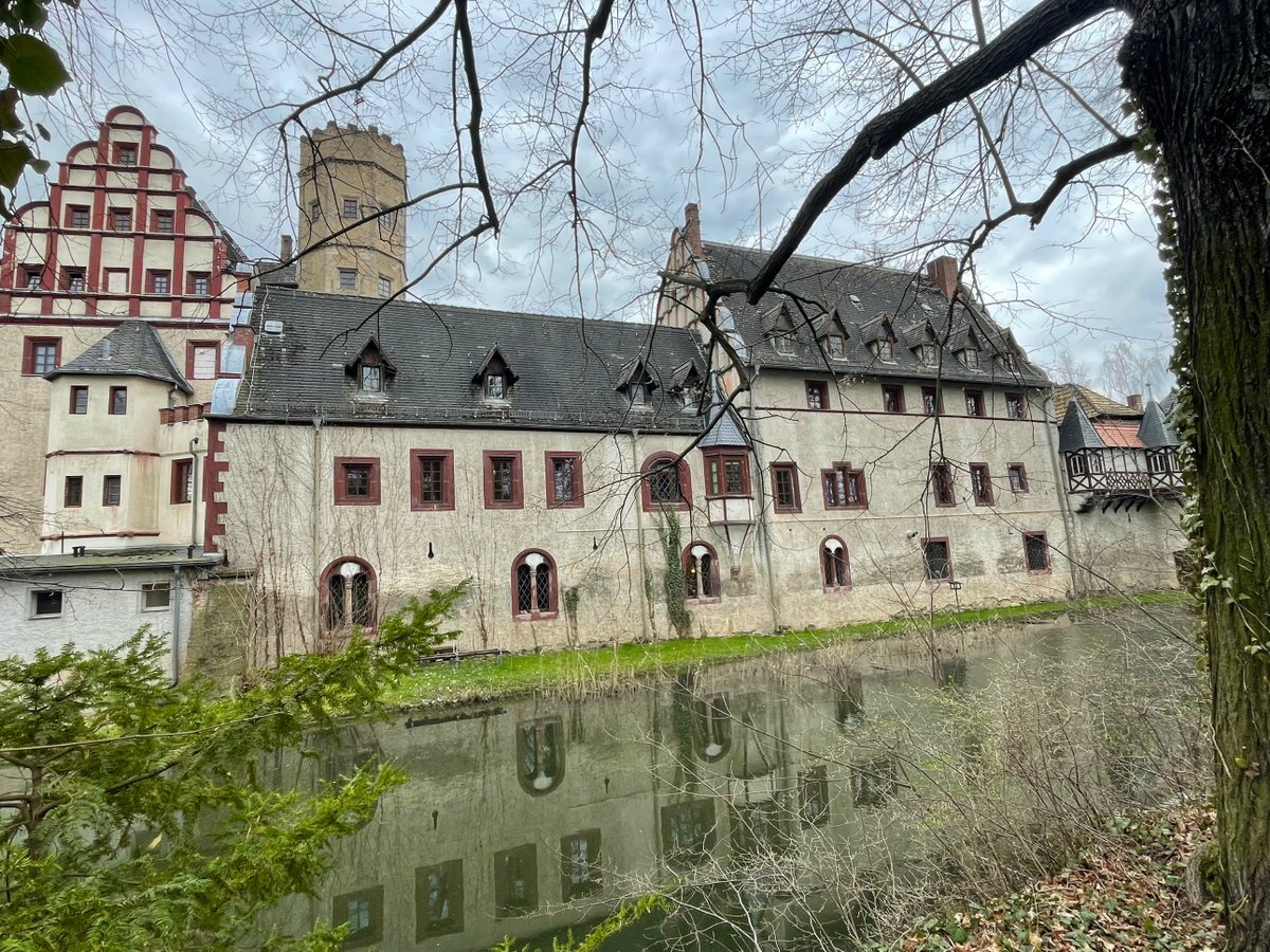 Excited to take part and teach this week in the solid state #NMR School organized by Jorg Matysik in wonderful Schloss Windischleuba.